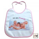 rosa Kinderlätzchen mit Fotodruck einer Familie
