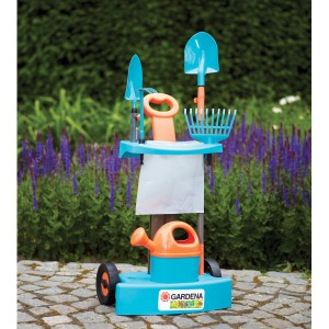 Gärtnertrolley-Set für Kinder in Blau im Garten
