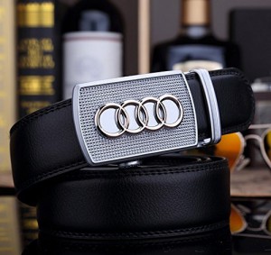 Ledergürtel in Schwarz mit Audi Logo als Schnalle
