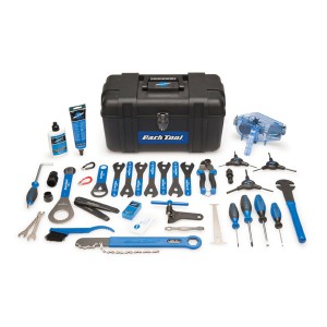 Werkzeugkoffer mit verschiedenem Werkzeug in blau