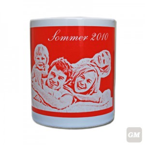 rote Tasse mit Fotogravur und Text Sommer 2010