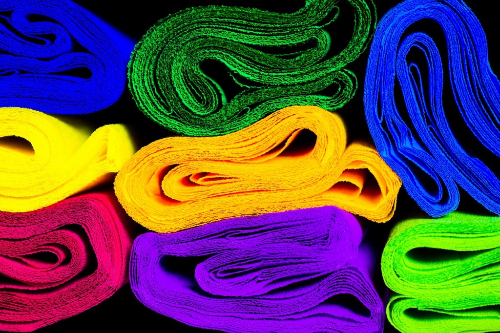 Krepppapier aufgerollt in verschiedenen Farben
