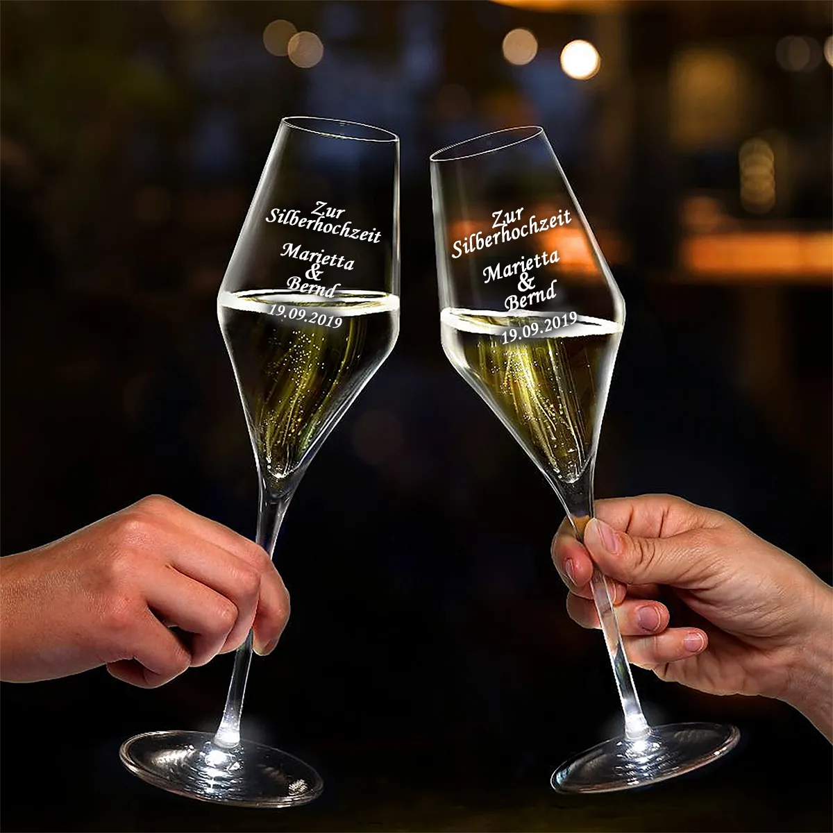 Sekt/Champagner Gläser mit Gravur und LED Beleuchtung zum Jubiläum 