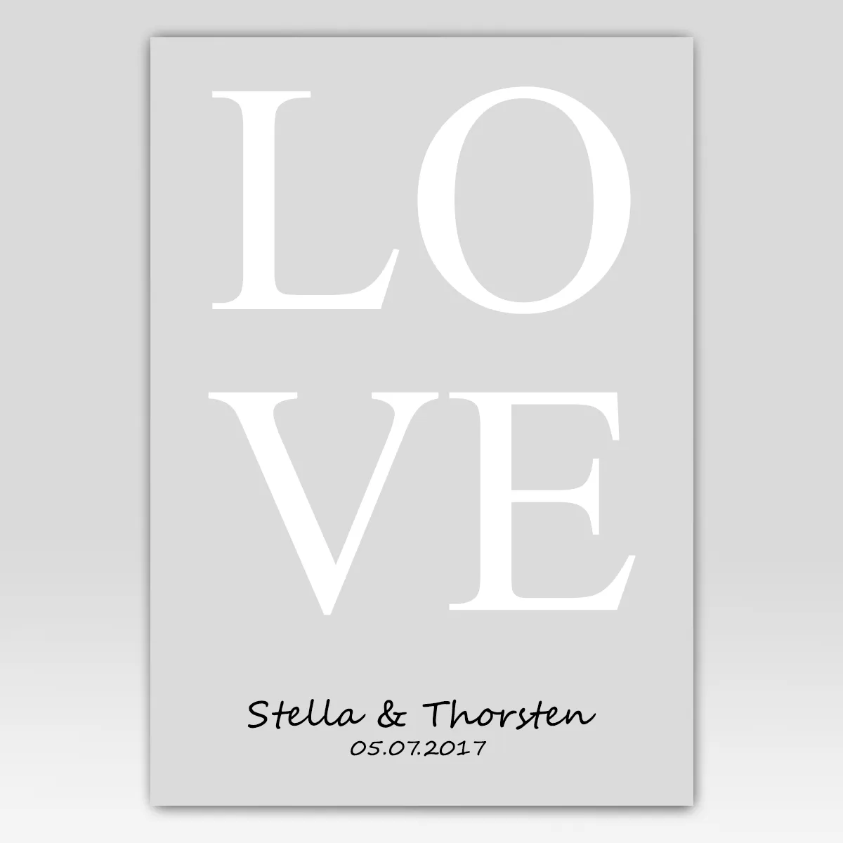 Love Poster mit Namen und Datum personalisiert in grau